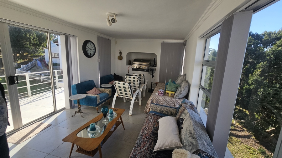 3 Bedroom Property for Sale in Wavecrest Eastern Cape